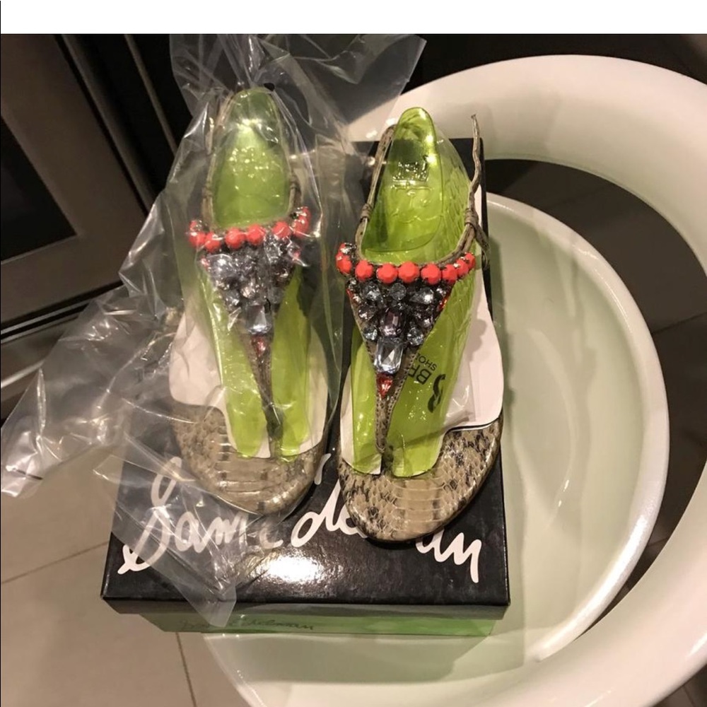 Sandals - Picture 3 of 3